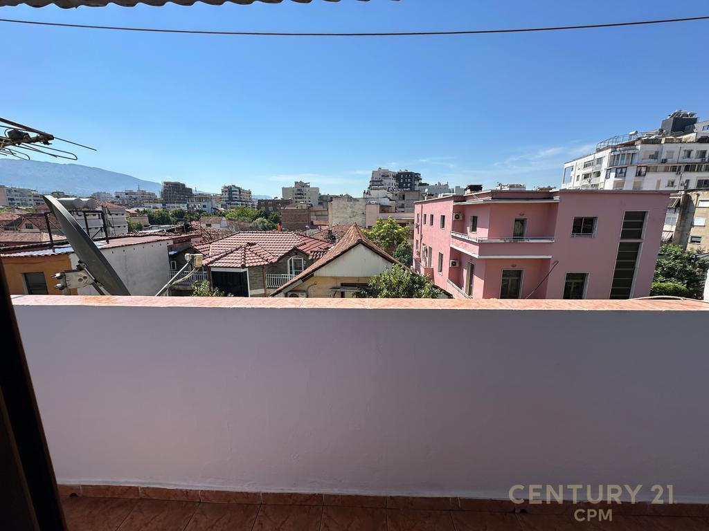 Apartament 2+1 Me Qira tek Shkolla e Kuqe