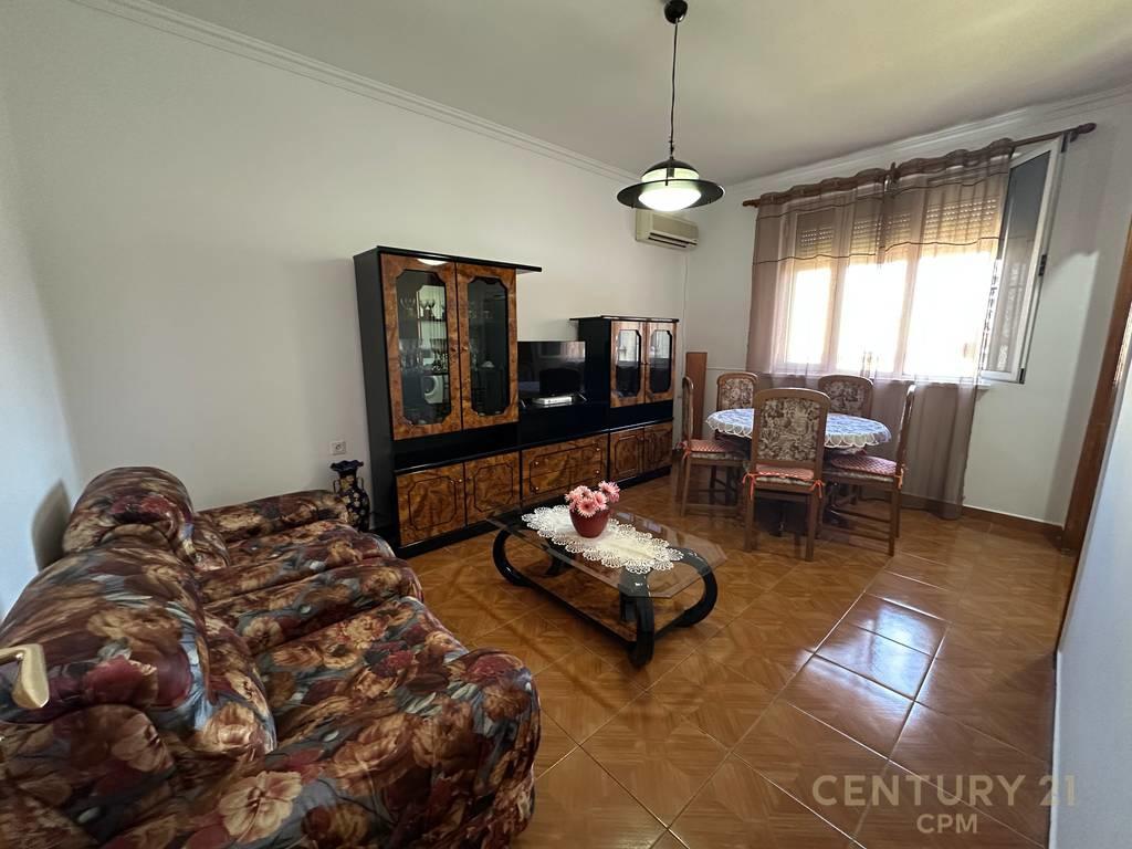 Apartament 2+1 Me Qira tek Shkolla e Kuqe