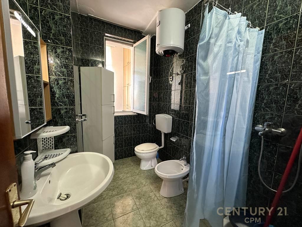 Apartament 2+1 Me Qira tek Shkolla e Kuqe