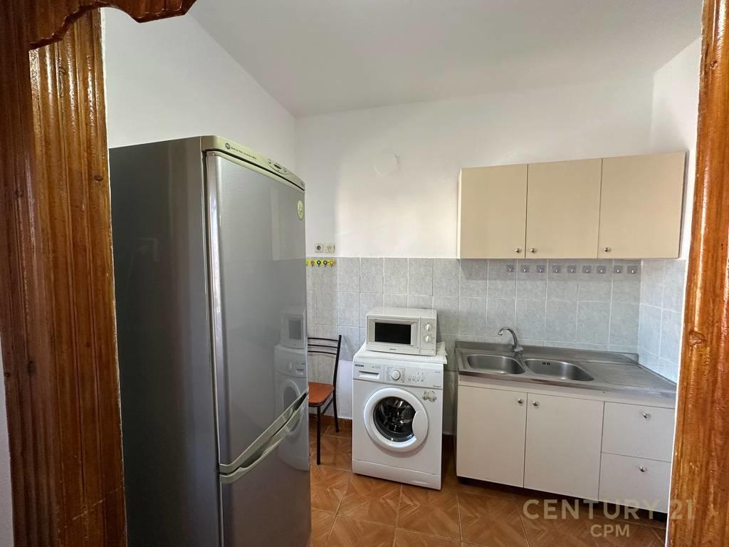 Apartament 2+1 Me Qira tek Shkolla e Kuqe