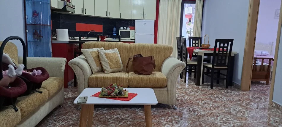 Tirane, jepet me qera apartament 2+1+Ballkon Kati 6, 85 m² 600 € (DON BOSKO)