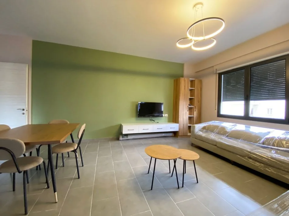 Tirane, jepet me qera apartament 2+1+Ballkon Kati 3, 80 m² 700 € (KODRA E DIELLIT)