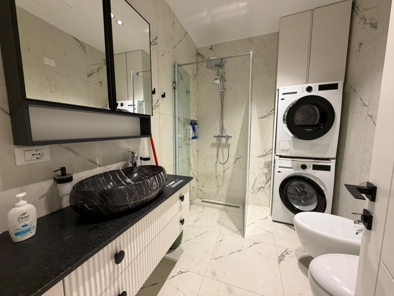🏡 **SHITET APARTAMENT 1+1 + POST PARKIMI – LAKE VIEW