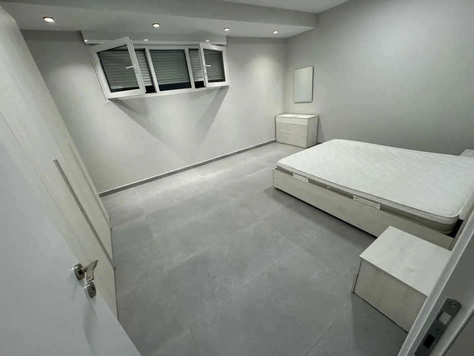 Tirane, vendesi appartamento 1+1 Piano 0, 118.000 € (Scuola Unificata)