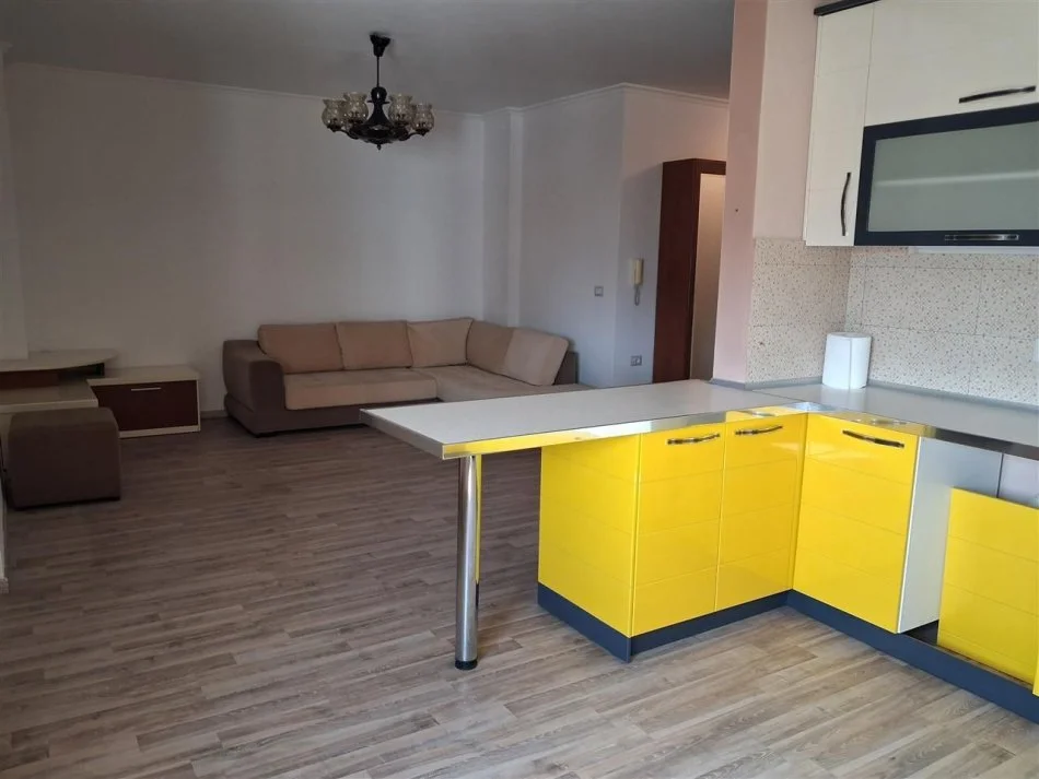 Tirane, Apartment for Rent 1+1 with Balcony, 6th Floor, 74 m², €600 (CENTER)