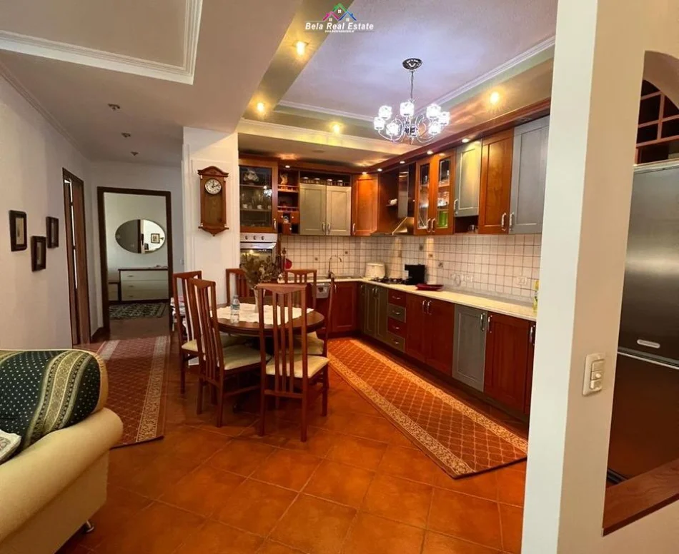 Tirane, affitto appartamento 2+1 Piano 10, 110 m² 740 € (Via Sabaudin Gabrani)