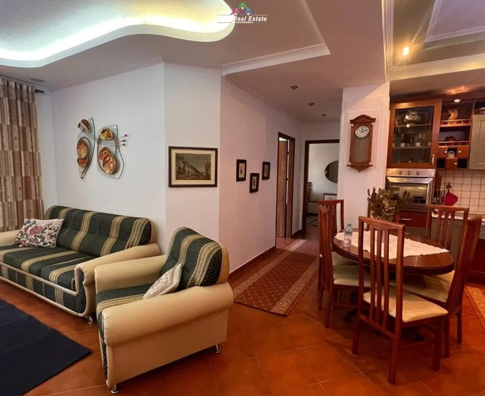 Tirane, affitto appartamento 2+1 Piano 10, 110 m² 740 € (Via Sabaudin Gabrani)