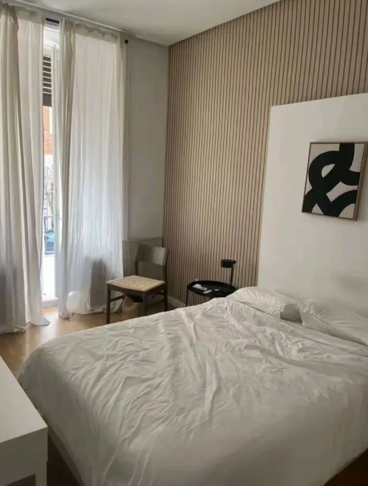 Tirane, jepet me qera apartament 2+1 Kati 8, 120 m² 1.200 € (LIQENI ARTIFICIAL)
