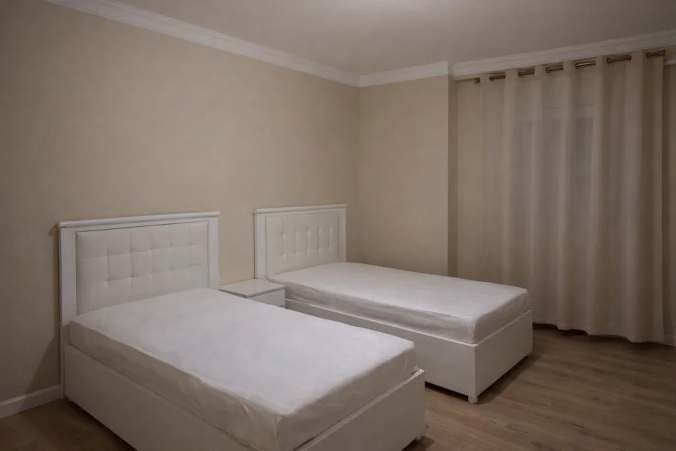 Tirana, affitto appartamento 2+1 Piano 3, 110 m² 500 € (Via Lidhja e Prizrenit)