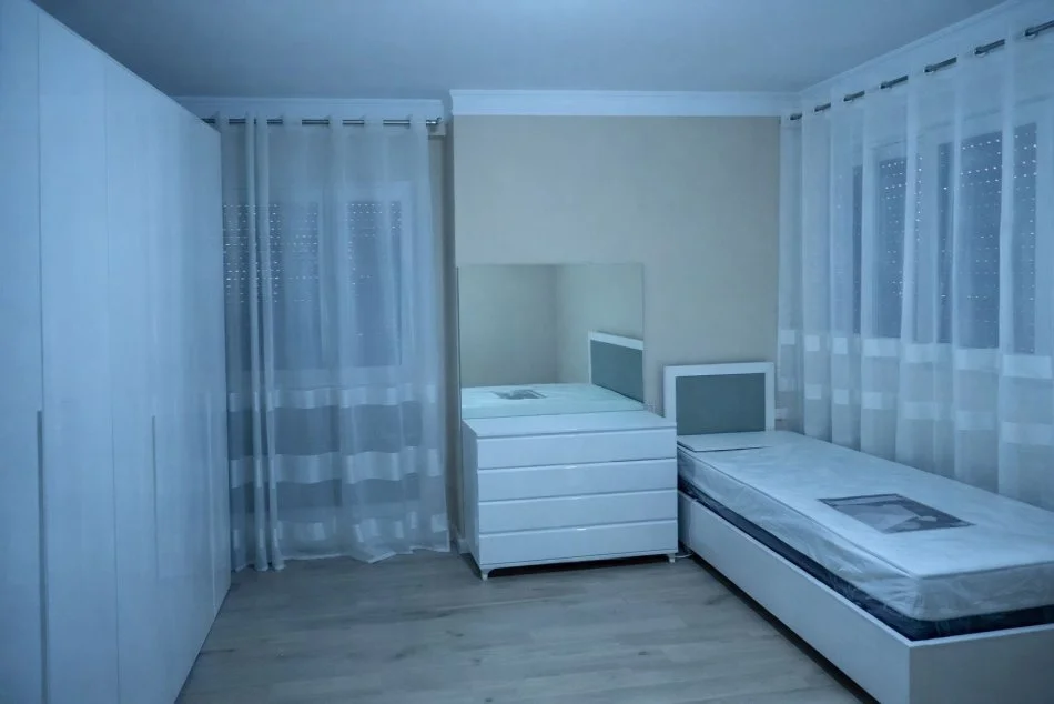 Tirana, affitto appartamento 2+1 Piano 3, 110 m² 500 € (Via Lidhja e Prizrenit)