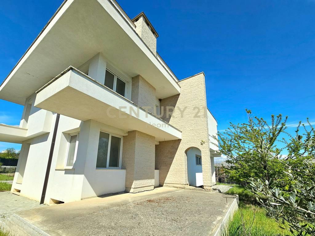 Vila in Vendita a Mjull Bathore