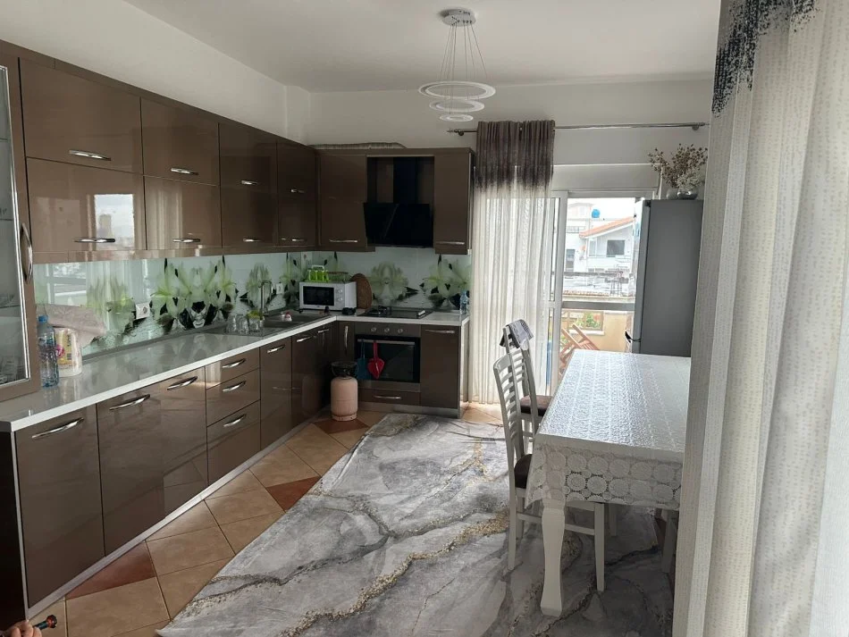 Tirana, affitto appartamento 1+1+Balcone Piano 2, 70 m² 500 € (CITTÀ STUDENTI)