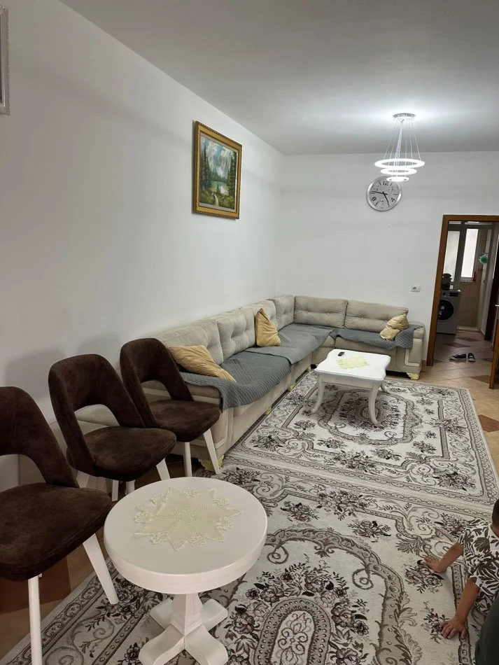 Tirana, affitto appartamento 1+1+Balcone Piano 2, 70 m² 500 € (CITTÀ STUDENTI)