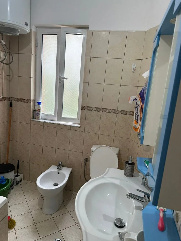 Tirana, affitto appartamento 1+1+Balcone Piano 2, 70 m² 500 € (CITTÀ STUDENTI)