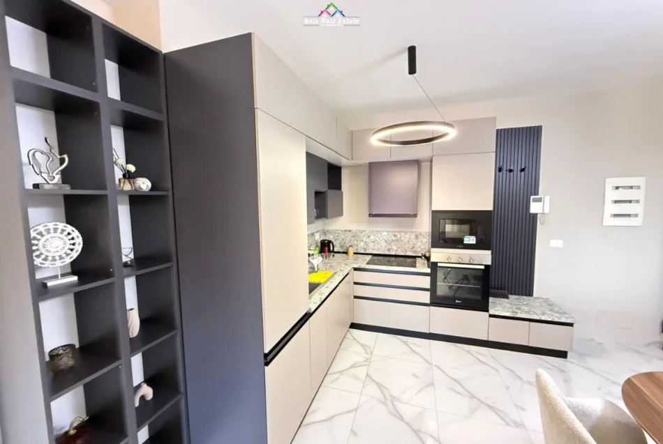 Tirane, for rent 3+1+Balcony Apartment, 15th Floor, 130 m², €1,600 (garden building)