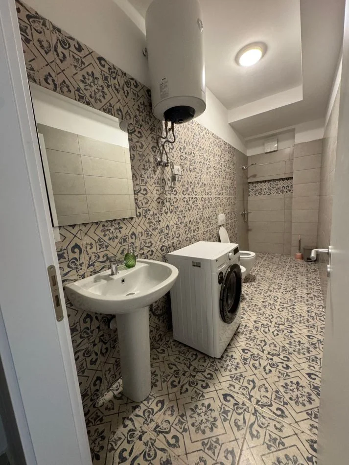 Tirana, Studio Apartment for Rent on the 3rd Floor, 43 m², €450 (LAPRAKE)