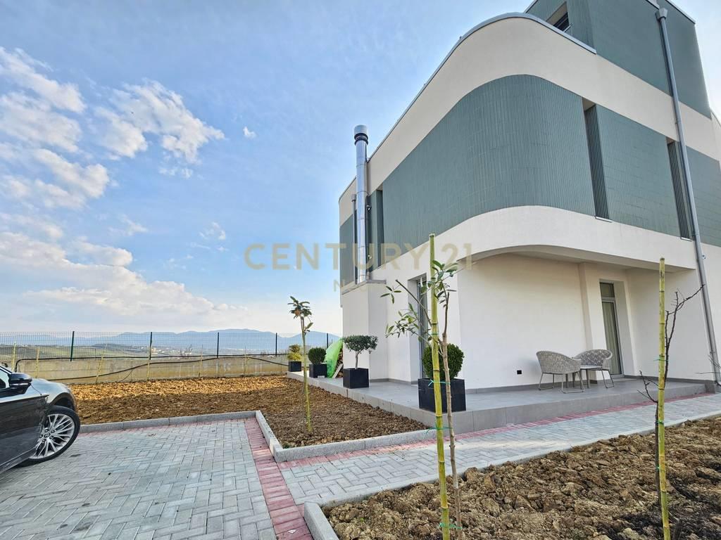 INDIVIDUAL 3-STOREY VILLA FOR SALE IN FARKE