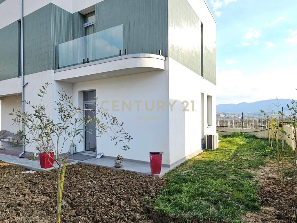 INDIVIDUAL 3-STOREY VILLA FOR SALE IN FARKE