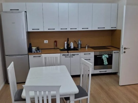 Tirane, affitto appartamento 2+1+Balcone Piano 4, 110 m² 700 € (FUSHA E AVIACIONIT)