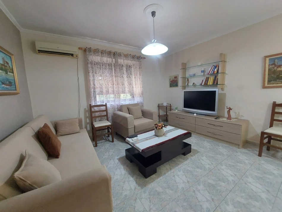 Tirane, jepet me qera apartament 1+1 Kati 3, 53 m² 500 € (Rruga e Elbasanit)