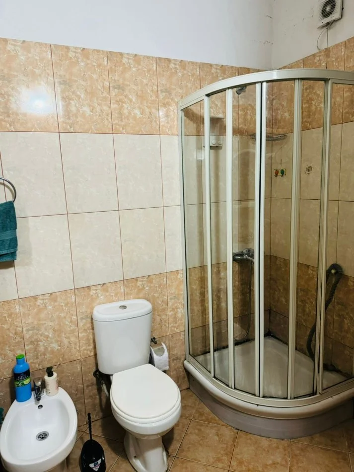 Tirane, jepet me qera apartament 2+1+Ballkon Kati 3, 120 m² 550 € (ASTIR)