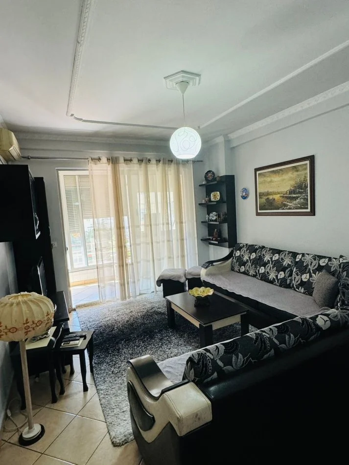 Tirane, jepet me qera apartament 2+1+Ballkon Kati 3, 120 m² 550 € (ASTIR)