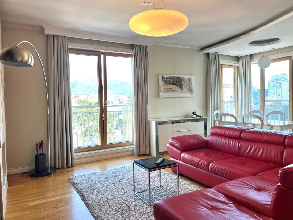 Tirana, 2+1 Apartment for Rent, 7th Floor, 130 m², €1,600 (block)