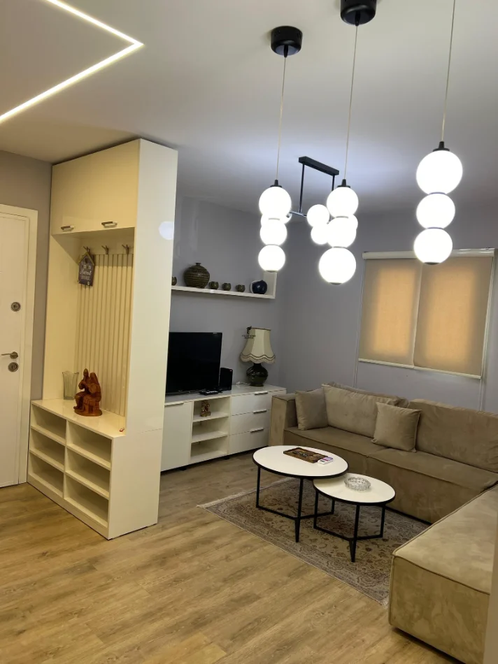 Tirane, jepet me qera apartament 1+1 Kati 1, 60 m² 650 € (KOMUNA E PARISIT)