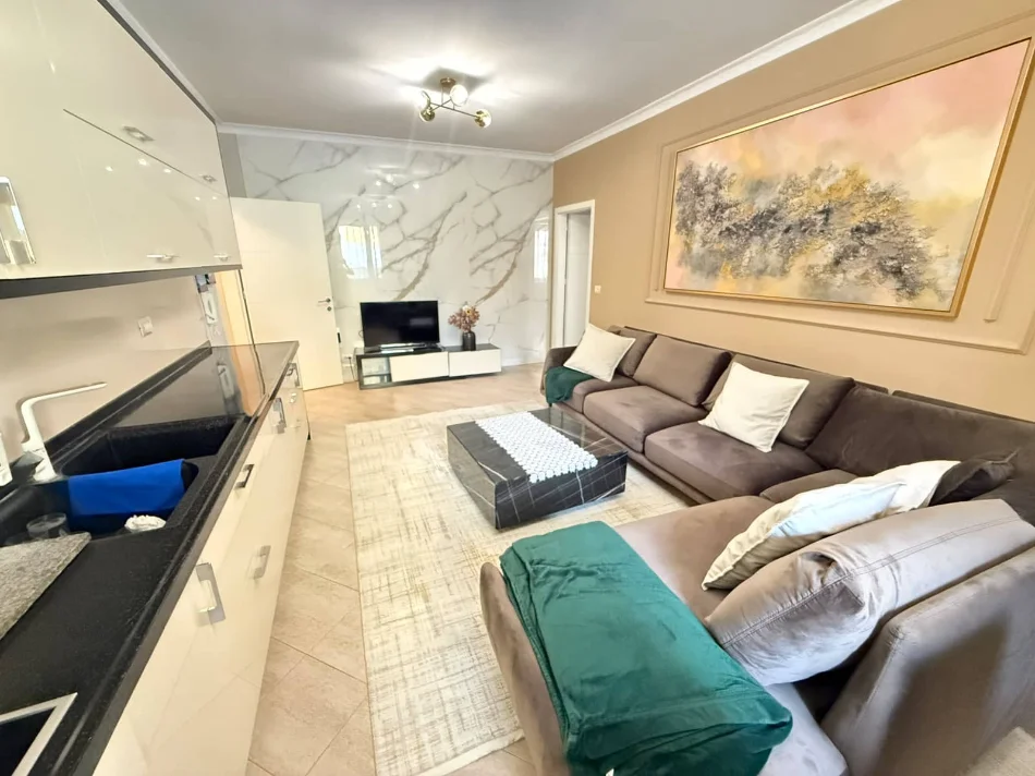 Tirana, 2+1 Apartment for Rent, 5th Floor, 100 m², €800 (Rrapo Hekali)