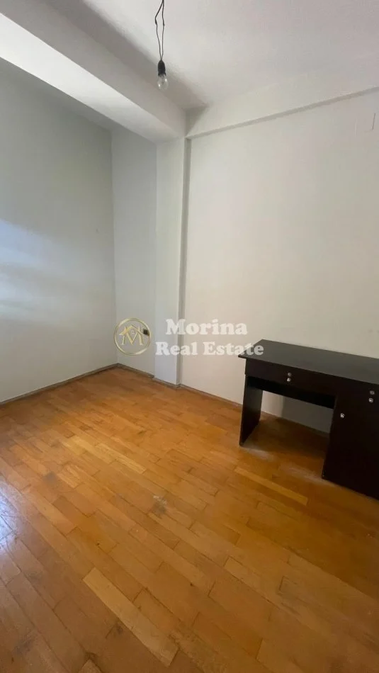 Tirane, vendesi appartamento 3+1 Piano 2, 130 m² 190.000 € (OXHAKU)