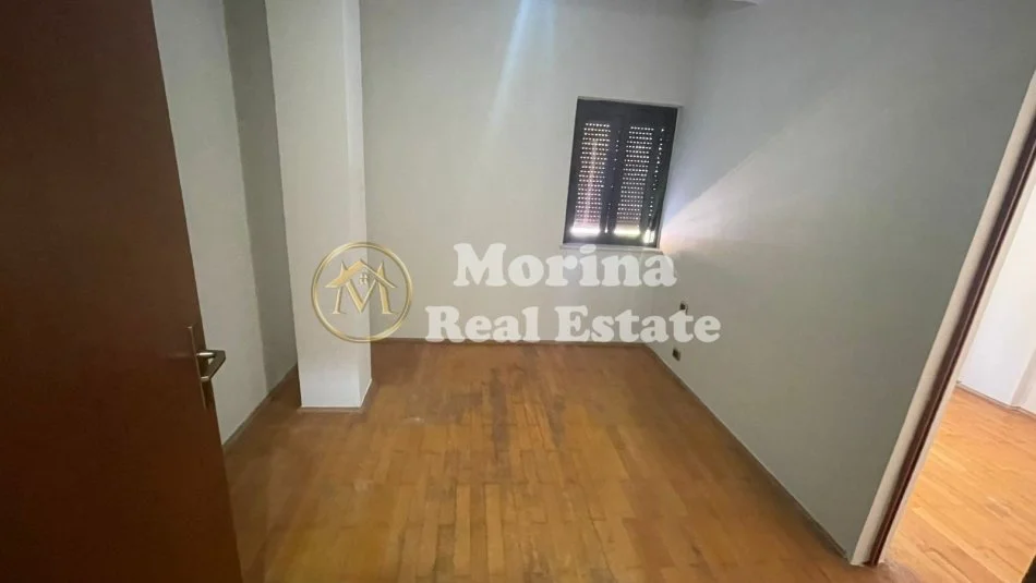 Tirane, vendesi appartamento 3+1 Piano 2, 130 m² 190.000 € (OXHAKU)