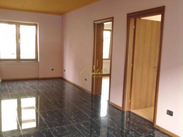 ZYRE ME QERA 75 M2 RRUGA E DURRESIT 750 EURO