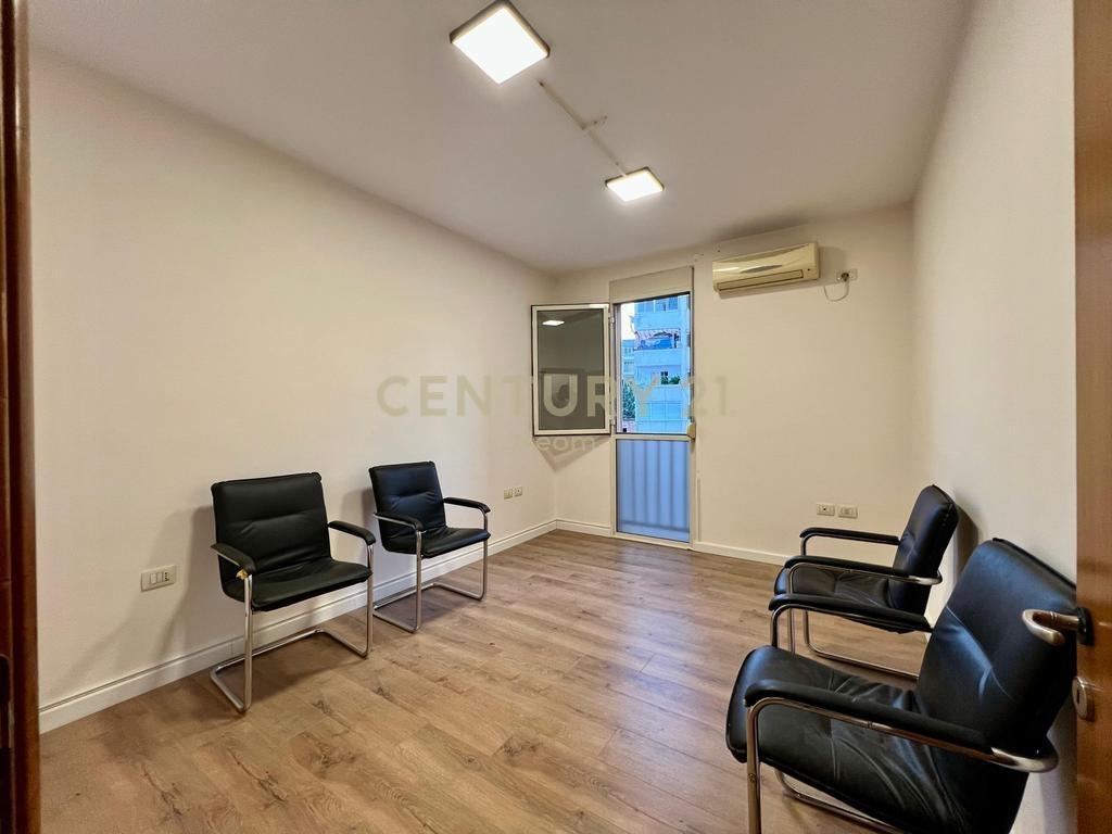QIRA, ZYRË - 85 m2 te RRUGA KAVAJËS