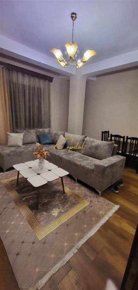 APARTAMENT ME QERA 2+1 MYSLYM SHYRI 700 EURO