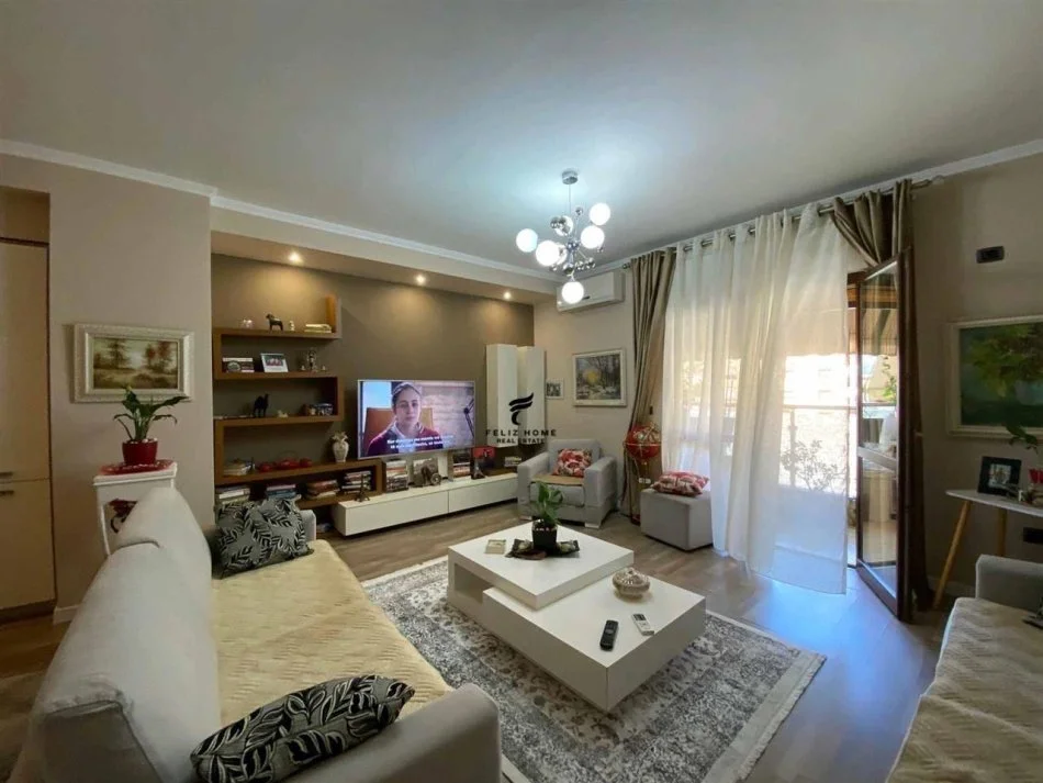 Tirane, shitet apartament 2+1+Ballkon Kati 7, 126 m² 330.000 € (KOMUNA E PARISIT)