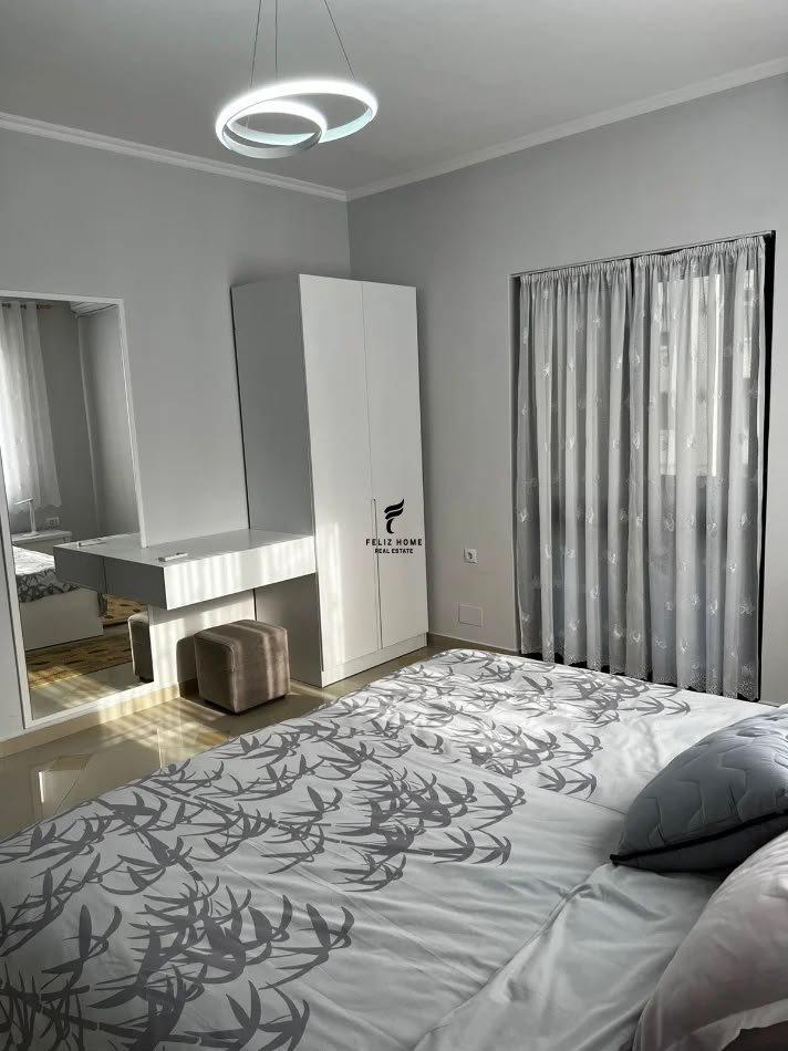 APARTAMENT ME QERA 1+1 RRUGA E ELBASANIT 70.000 LEKE FH-8413