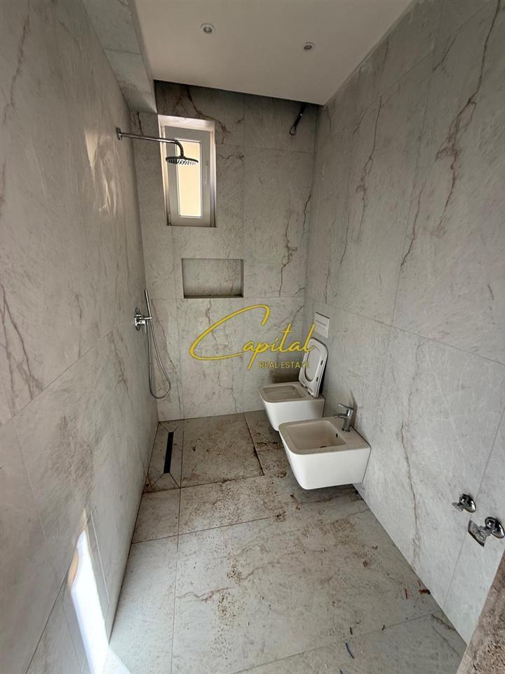 PRIVATE HOUSE FOR RENT 340 M2 21 DHJETORI 200,000 LEKE