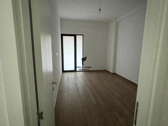 Commercial Space with 118 m2 on Dibres Street - 650 Euro