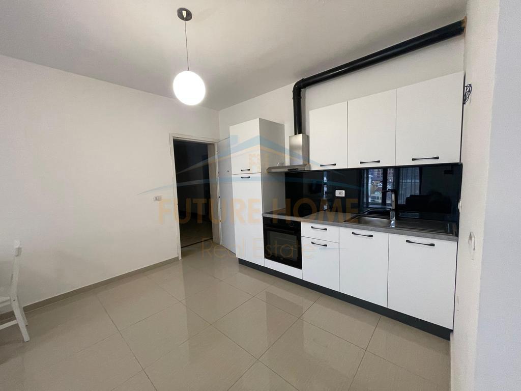 0694792477Shitet, 2+1, "Residenca Alba", 21 Dhjetori.