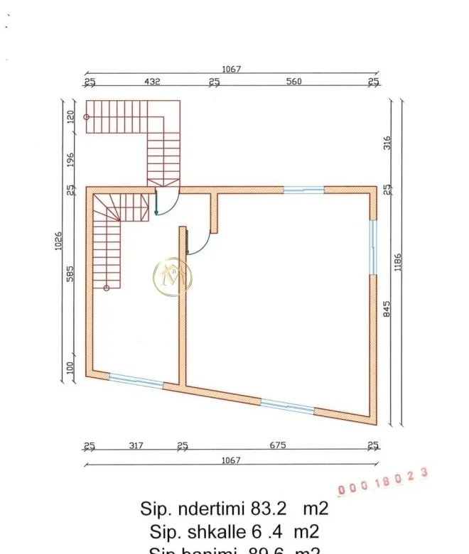 Tirane, vendesi Villa a 2 piani, 248 m², 400.000 € (Vicino Piazza Shqiponja)