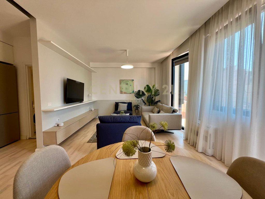 JAPIM ME QIRA APARTAMENT 2+1+2 + POST PARKIMI TEK RR.BARRIKA