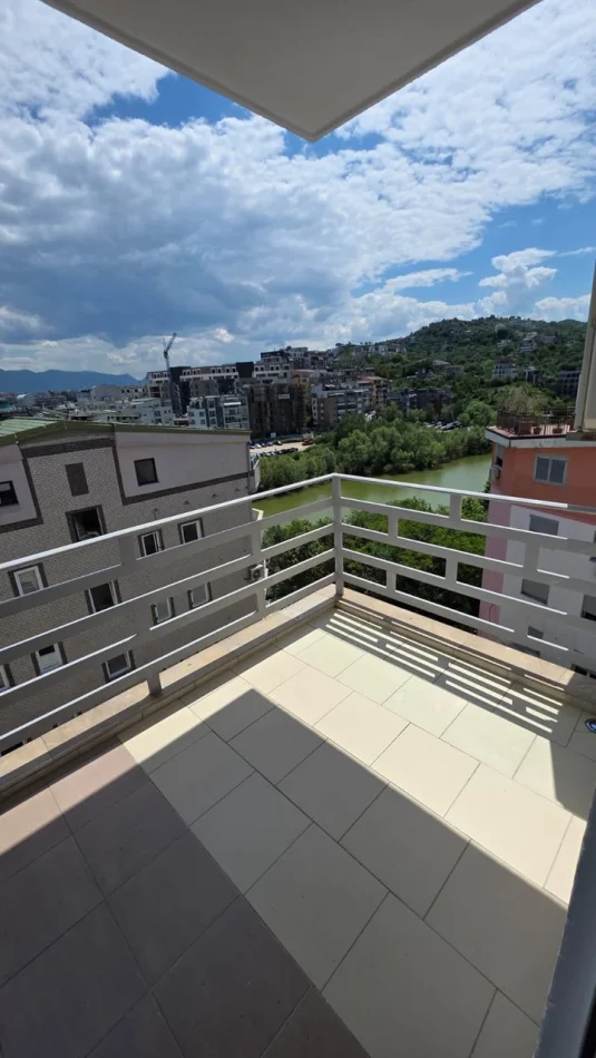 Tirane, shitet apartament 2+1 Kati 4, 96 m² 250.000 € (Liqeni i Thatë)