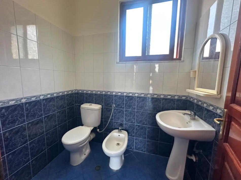 Durrës, vendesi casa, 466 m², 350.000 € (Kryqit të Kuq)