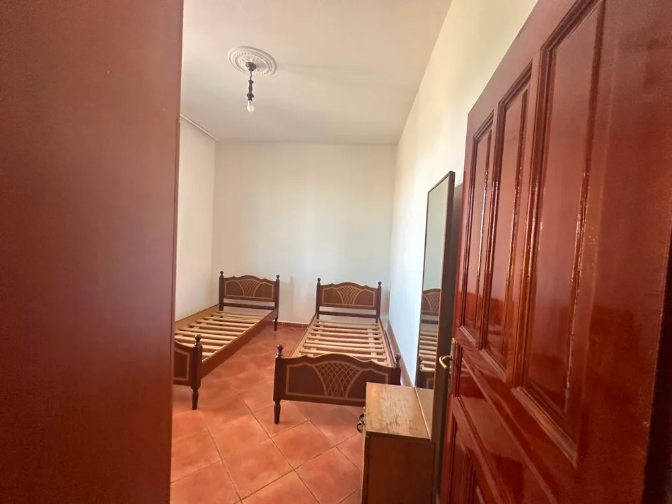 Durrës, vendesi casa, 466 m², 350.000 € (Kryqit të Kuq)