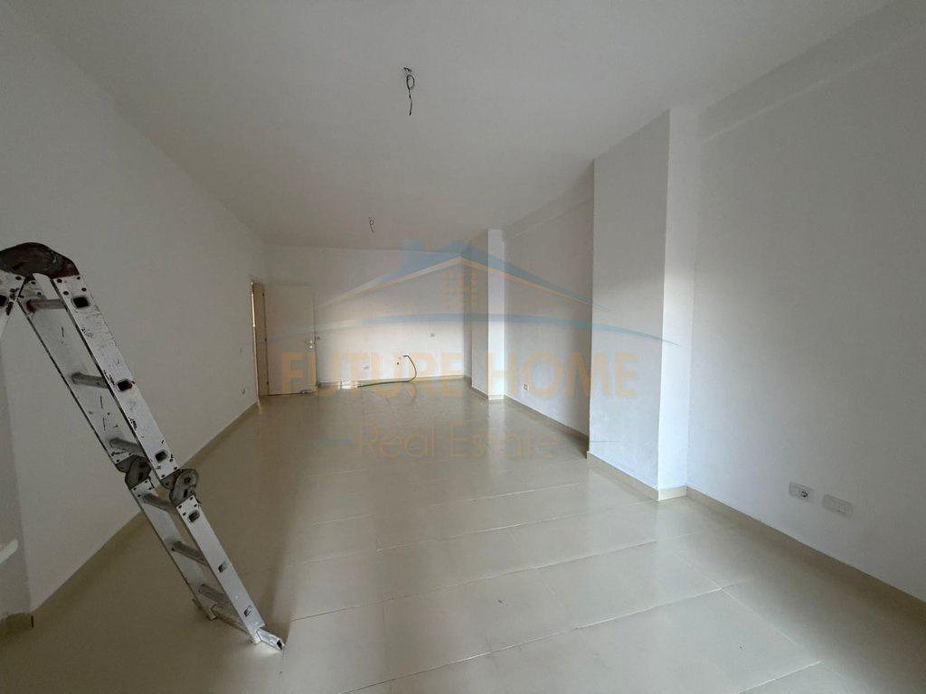 0696044423Shitet Apartament 2+1,Ish Urt-ja,Durres