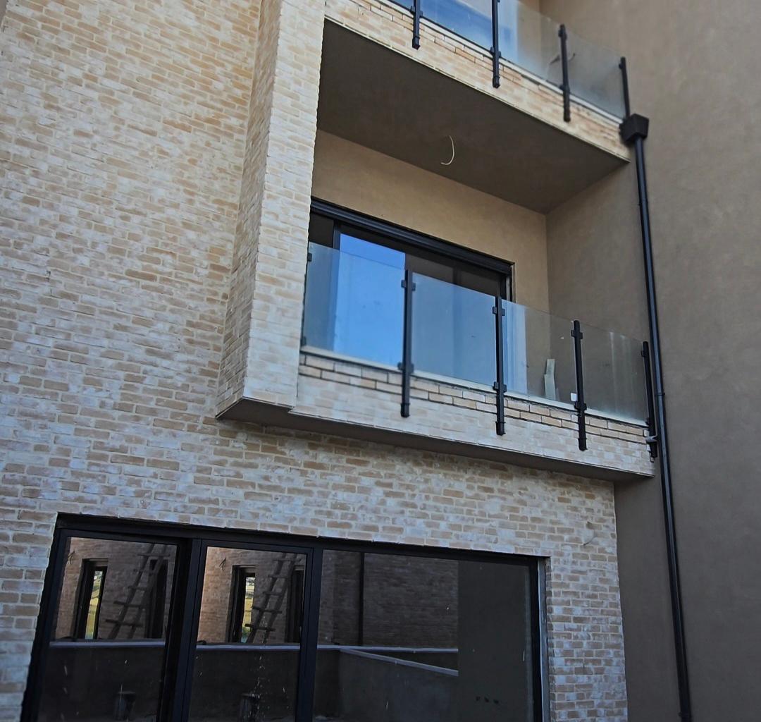 TRIPLEX me pishinë,Swan Residence (PRONAR)
