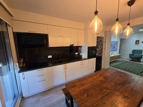 Tirane, vendesi appartamento 2+1 Piano 3, 91 m² 350.000 € (VIA NIKOLLA TUPE)