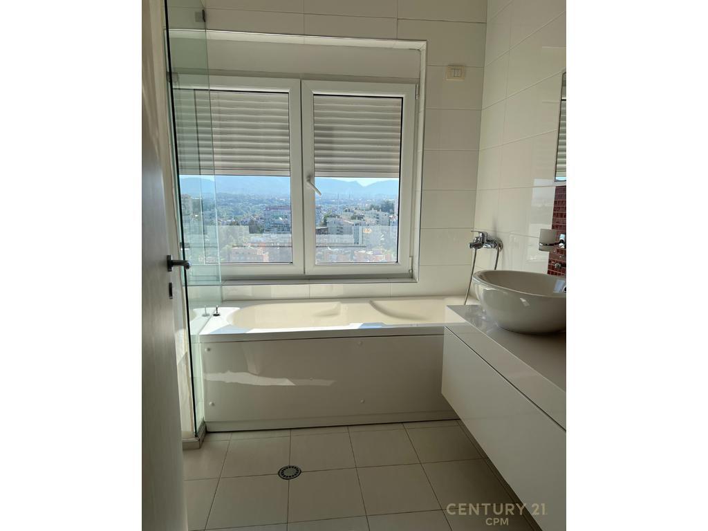 VENDESI VILLETTE CON PISCINE, Residenza KODRA E DIELLIT!