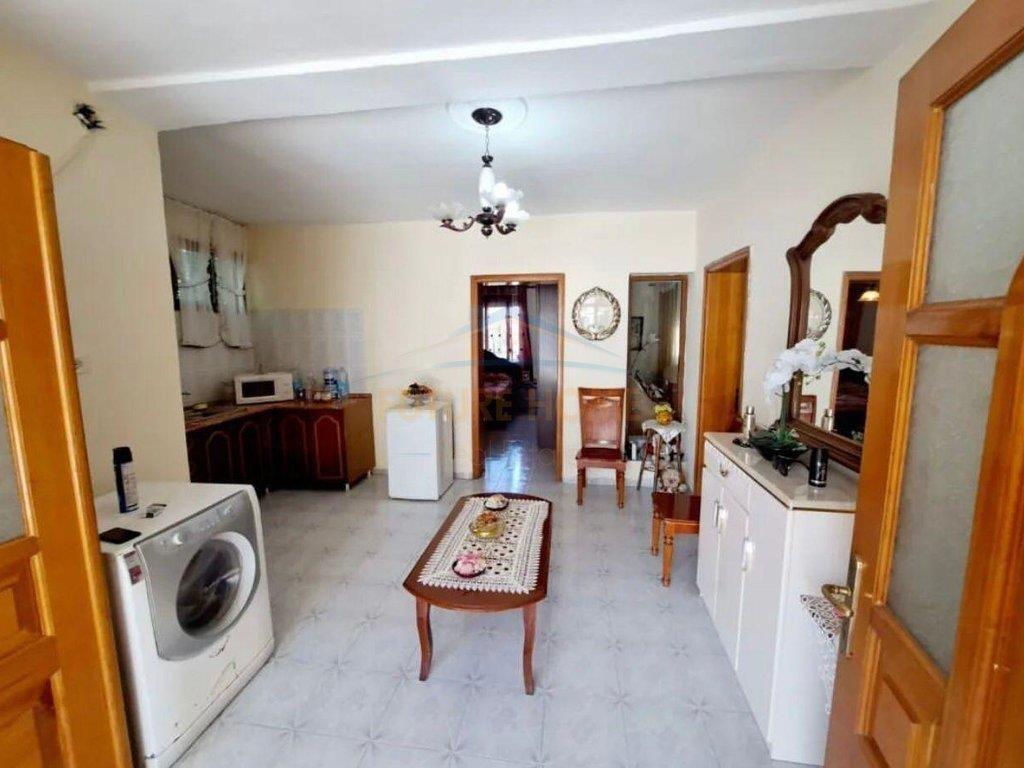0694792477 Shitet, Shtepi Private, Kavaje.