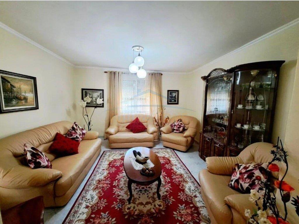 0694792477 Shitet, Shtepi Private, Kavaje.